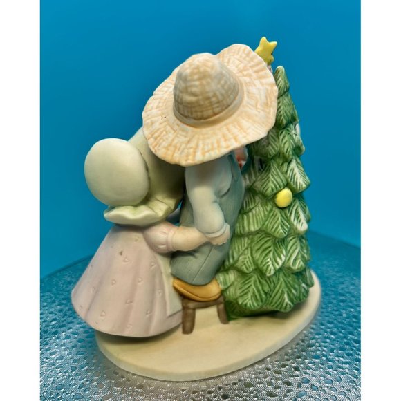 Masterpiece "Circle of Friends" Ceramic Figurine Christmas Religious Vintage 88 - Picture 3 of 8